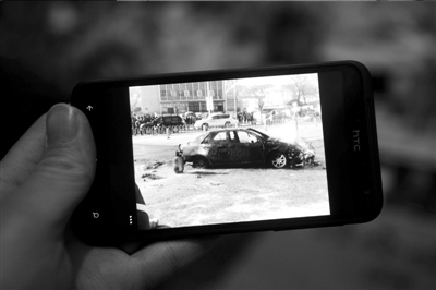 　　路人拍下的該車自燃情景。