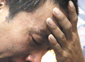 10歲方姓男童遭割喉殺害，父親淚流不止說(shuō)，小兒子走了，他不知道該如何活下去。 臺(tái)灣《聯(lián)合報(bào)》