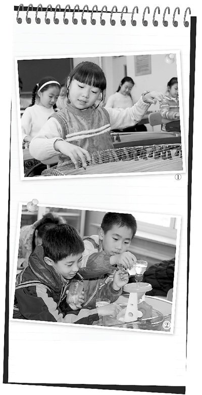 　圖1：鐵路五小古箏社團(tuán)的孩子們正在演奏《高山流水》，圖2：科學(xué)課上，孩子們正在探索水的秘密。