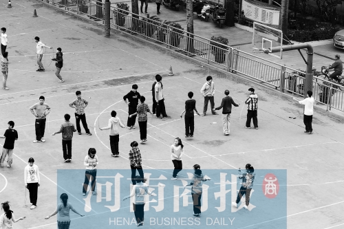 有學(xué)校擔(dān)心，個人進(jìn)校園鍛煉，安全隱患大