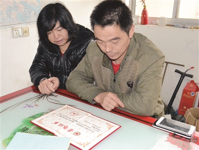 如今，劉圓父母想念女兒時只能看著榮譽證書發(fā)呆