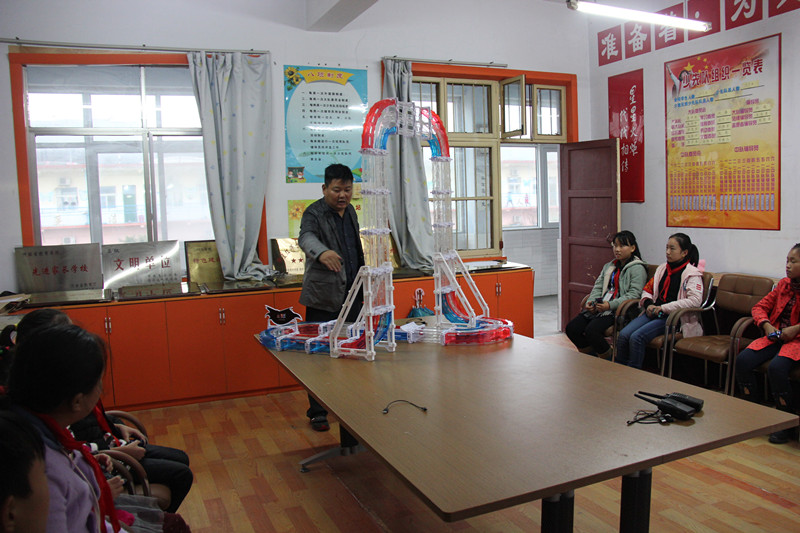 馮校長(zhǎng)講解比賽技巧 馮校長(zhǎng)講解比賽技巧