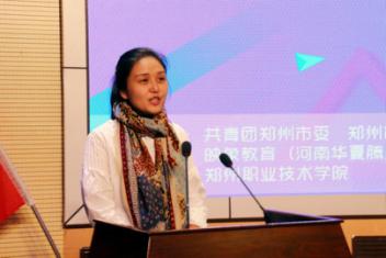 劉蕓暢老師與同學們分享創(chuàng)業(yè)經(jīng)驗