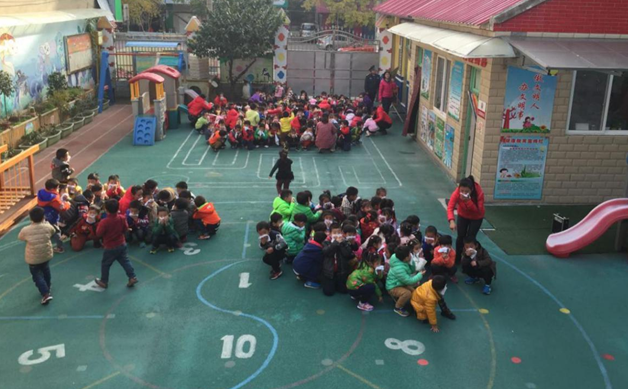 孩子們在指定的安全區(qū)域集合 孩子們在指定的安全區(qū)域集合