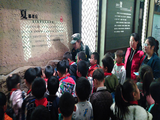 聆聽(tīng)老師介紹