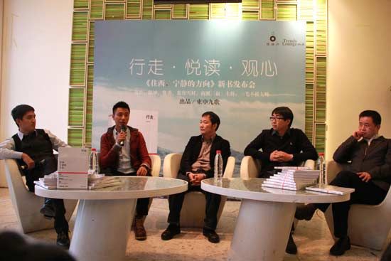 活動現(xiàn)場（左起）一毛不拔大師、陳坤、費勇、南派三叔、慕容雪村