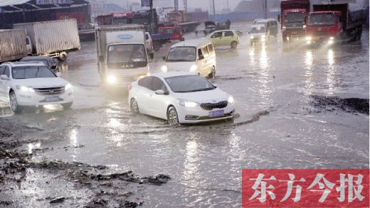 鄭州南四環(huán)柴郭轉盤南500米處的“泥坑”，