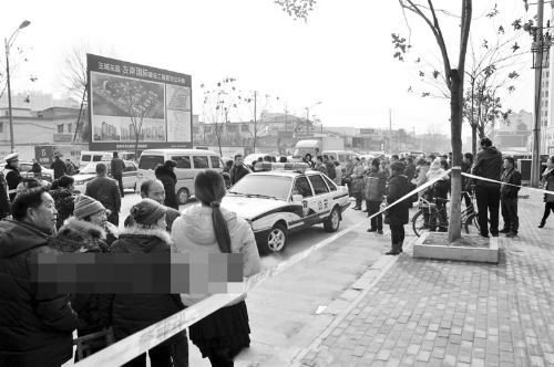 現(xiàn)場(chǎng)被拉起警戒線(xiàn) 網(wǎng)絡(luò)截圖 現(xiàn)場(chǎng)被拉起警戒線(xiàn) 網(wǎng)絡(luò)截圖