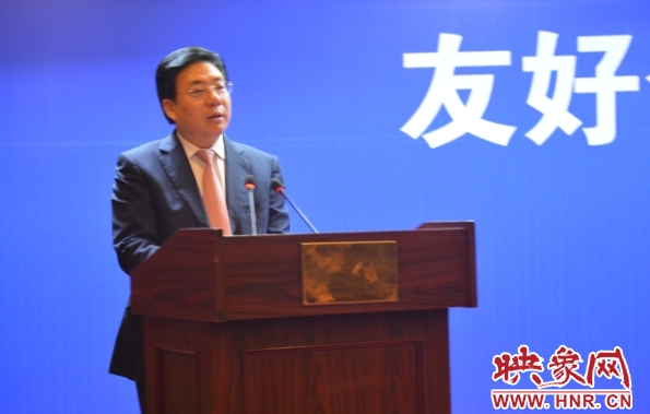 市委副書記、市長李柳身出席簽約儀式并講話