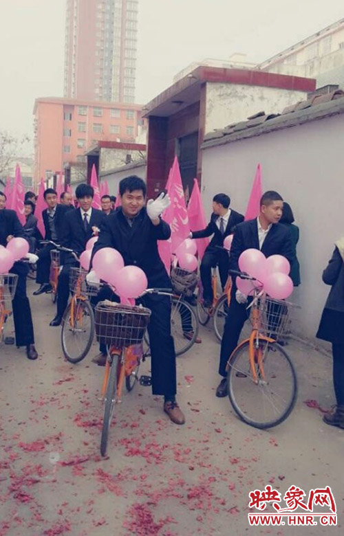 自行車(chē)隊(duì)迎親 自行車(chē)隊(duì)迎親