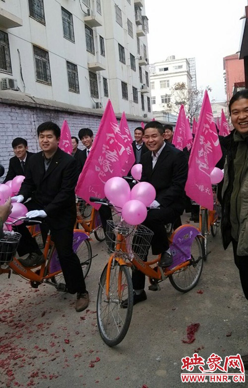 自行車(chē)隊(duì)迎親 自行車(chē)隊(duì)迎親