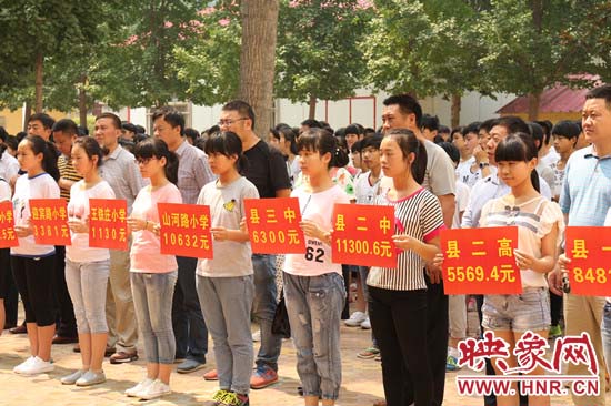 經(jīng)過一周的廣泛宣傳動(dòng)員，全縣教育系統(tǒng)共捐款174113元。