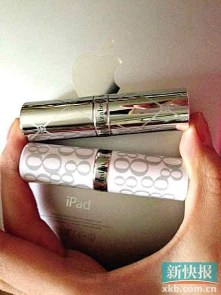 產(chǎn)品包裝和唇膏顏色明顯不同。