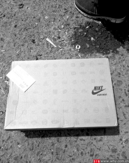 劉先生下單訂購的運(yùn)動(dòng)鞋包裝為“耐克”，里面卻是“安踏”。 受訪者供圖