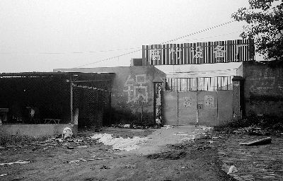 因?yàn)樯馐挆l，內(nèi)黃縣一家腐竹設(shè)備廠已關(guān)門歇業(yè)(隱蔽拍攝)