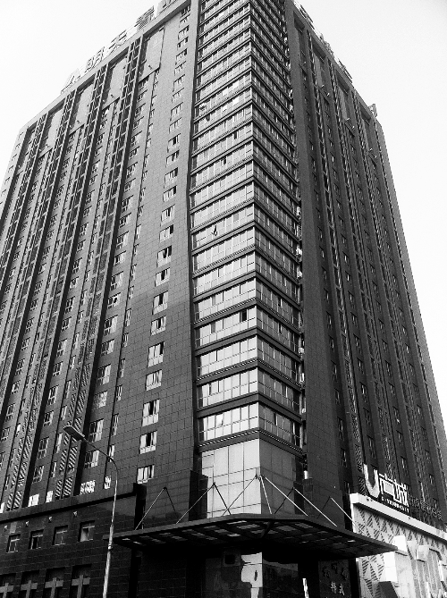 記者按照公開地址在鄭州一處寫字樓尋找一家軟件公司，一無所獲。