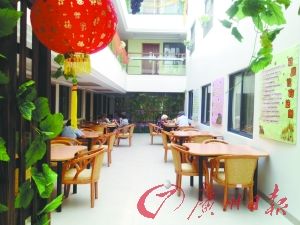 某酒店式養(yǎng)老院的開放餐廳。羅樺琳/圖