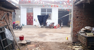 辦喜事扯的彩條還沒(méi)有褪色，這個(gè)農(nóng)家小院就發(fā)生了慘案。