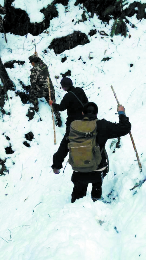 大雪封路，搜尋變得艱難　家屬/供圖