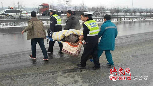 冰雪襲中原,他們堅守在高速公路上 冰雪襲中原,他們堅守在高速公路上