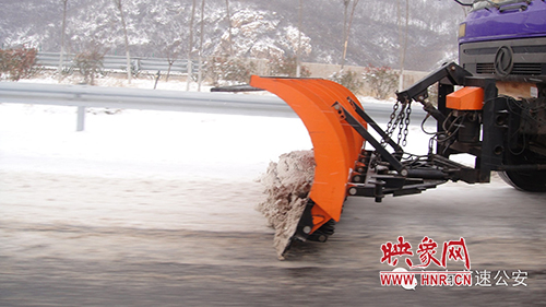 冰雪襲中原,他們堅守在高速公路上 冰雪襲中原,他們堅守在高速公路上
