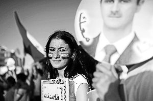 1日，土耳其民眾游行支持巴沙爾政權(quán)。新華社發(fā)