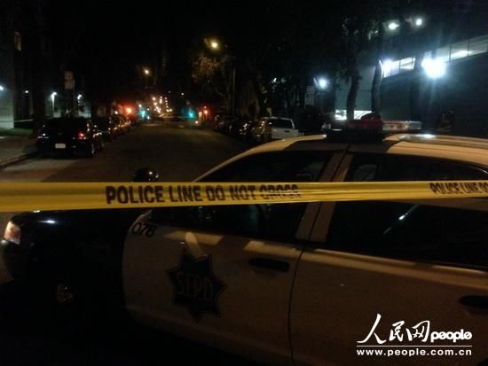 縱火案件發(fā)生在1月1日晚9時(shí)25分，舊金山當(dāng)?shù)鼐胶拖绬T幾分鐘內(nèi)趕到事故現(xiàn)場(chǎng)，并迅速撲滅了火情。記者1日晚趕到現(xiàn)場(chǎng)時(shí)，領(lǐng)館正門(mén)所在區(qū)域已經(jīng)被警察封鎖。