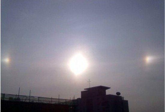 上?，F(xiàn)“3個(gè)太陽(yáng)”