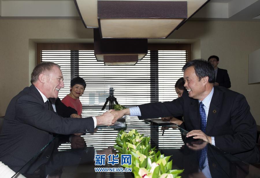 4月26日，國家文物局副局長宋新潮代表中方向法國有關(guān)方面負責(zé)人表示感謝。當日，法國皮諾家族在北京宣布