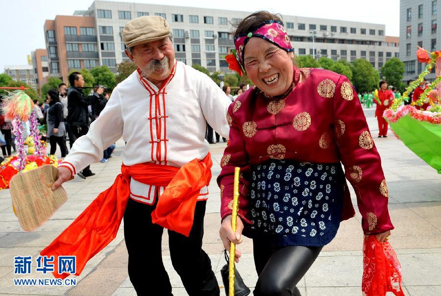 各地迎進“五一”小長假 各地迎進“五一”小長假