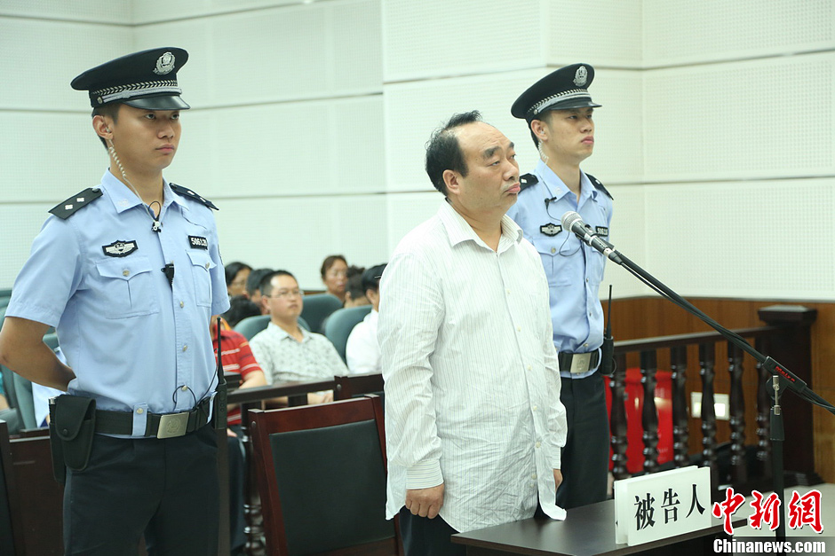 雷政富因受賄316萬余元一審被判有期徒刑13年 雷政富因受賄316萬余元一審被判有期徒刑13年
