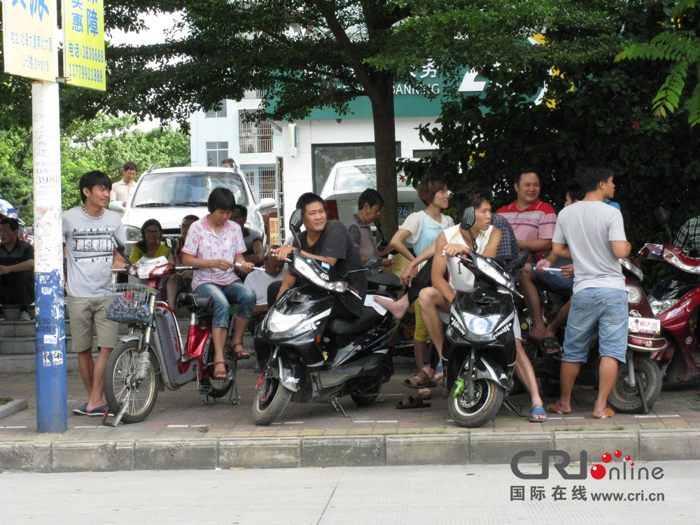 2013年07月10日，廣西壯族自治區(qū)北海市，依然有很多外地人聽信謠言不肯離去。圖片來源：飛影/CF
