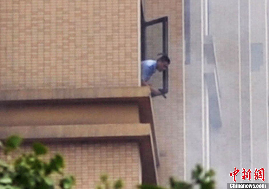 7月31日，成都成華區(qū)二十四城小區(qū)發(fā)生警匪槍戰(zhàn)。