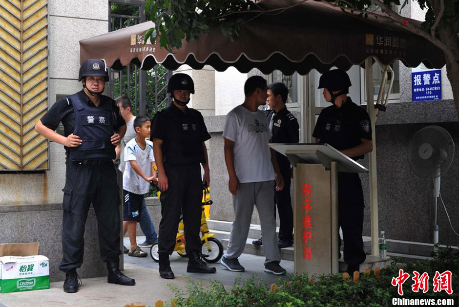 7月31日，成都成華區(qū)二十四城小區(qū)發(fā)生警匪槍戰(zhàn)。