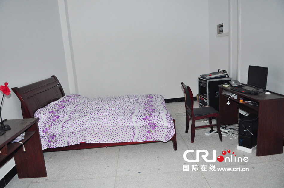 2013年10月21日，長(zhǎng)沙云蓋村欠債千萬(wàn)新建的豪華村部樓。