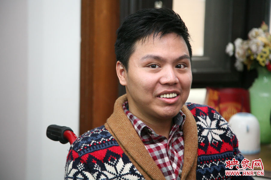 練完歌后，海龍害羞的朝著記者笑了下，說自己發(fā)揮的不好。