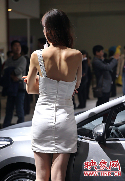 雖然進(jìn)入深秋，車模依然“輕裝”上場。