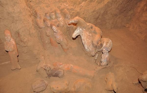 陜西省文物局對外公布了日前發(fā)掘的唐代女官上官婉兒墓葬的照片。