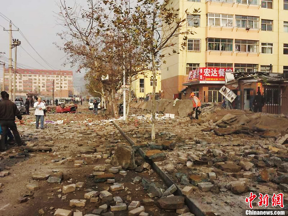 中石化黃濰輸油管線破裂起火原油泄漏致多人死亡 中石化黃濰輸油管線破裂起火原油泄漏致多人死亡