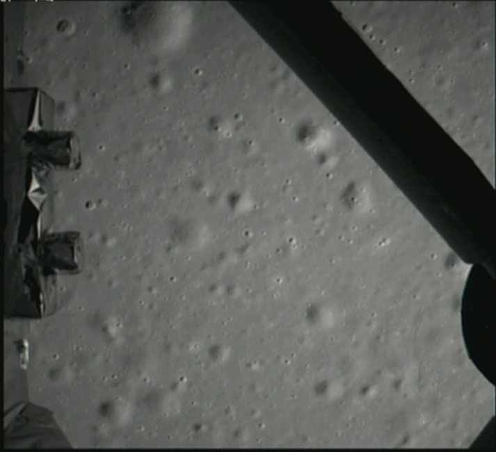 嫦娥三號平穩(wěn)落月 中國首次地外天體軟著陸成功 嫦娥三號平穩(wěn)落月 中國首次地外天體軟著陸成功