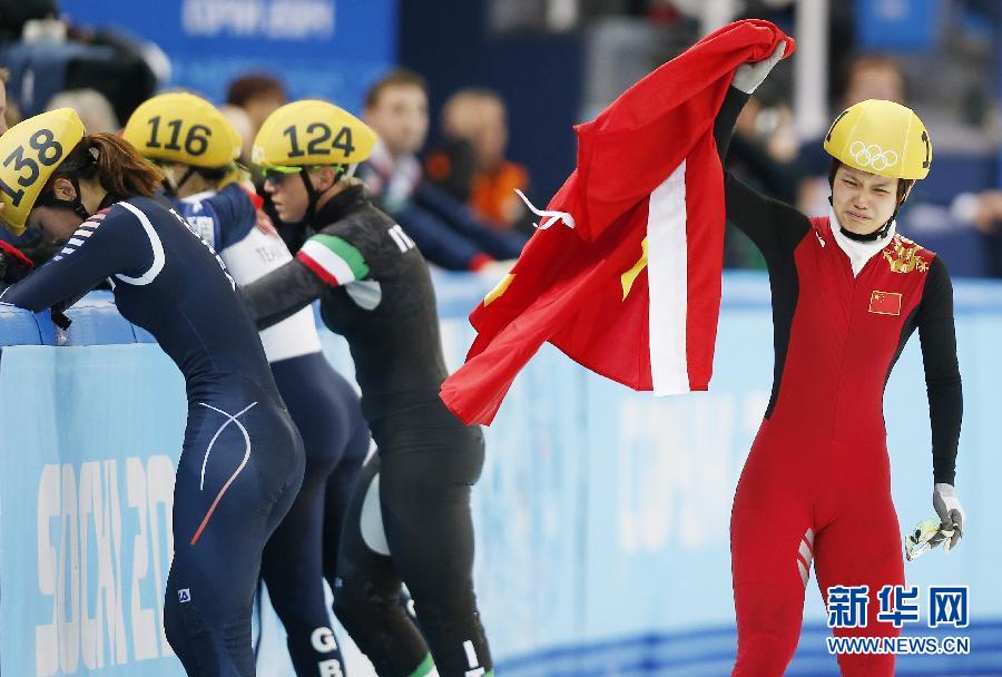2月13日，中國選手李堅柔（右）在比賽后慶祝。