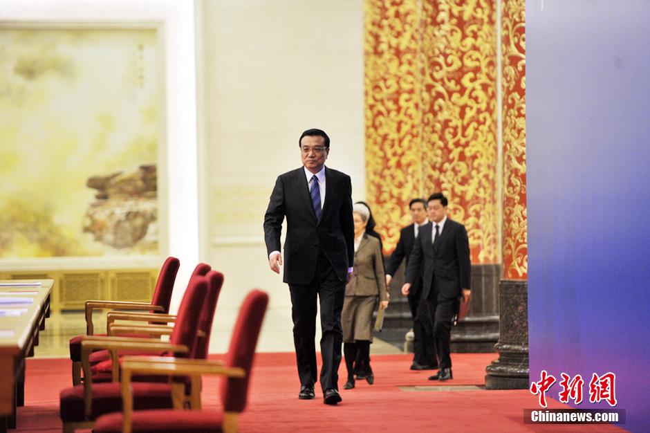 李克強(qiáng)答中外記者提問 李克強(qiáng)答中外記者提問