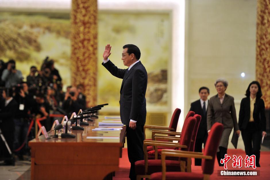 李克強(qiáng)答中外記者提問 李克強(qiáng)答中外記者提問