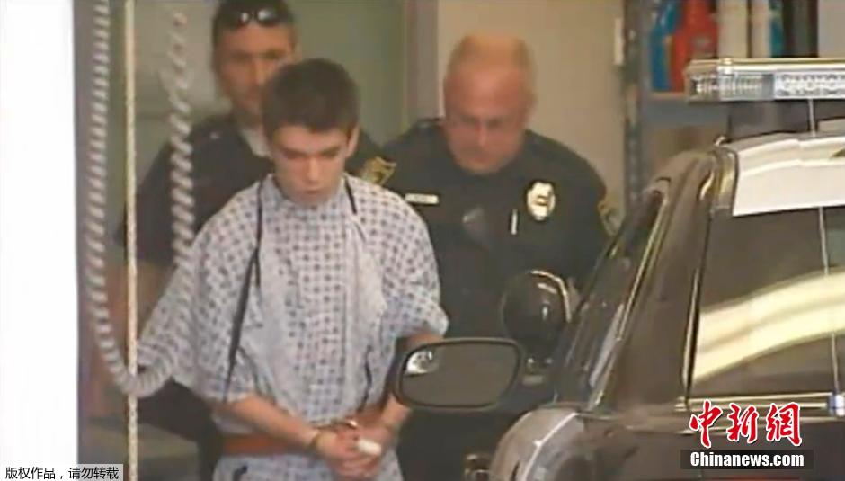 美國16歲中學生刀刺約20名學生 FBI介入調(diào)查 美國16歲中學生刀刺約20名學生 FBI介入調(diào)查