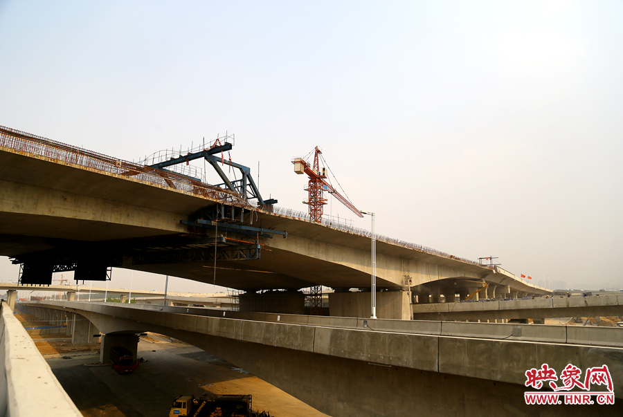 三環(huán)快速路的延長(zhǎng)段還在加緊施工