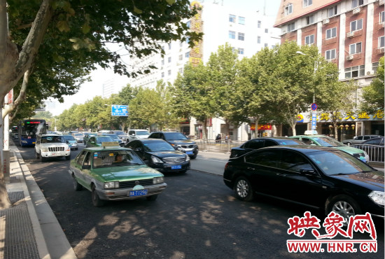 “無(wú)車日”仍有許多私家車主選擇開(kāi)車上路。