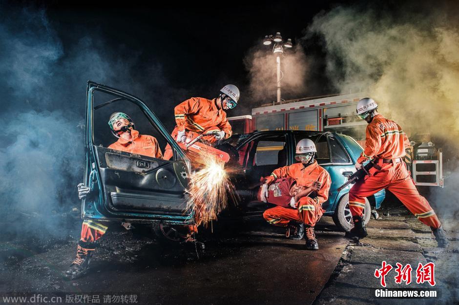 成都消防視覺大片霸氣十足 展“烈火雄心” 成都消防視覺大片霸氣十足 展“烈火雄心”