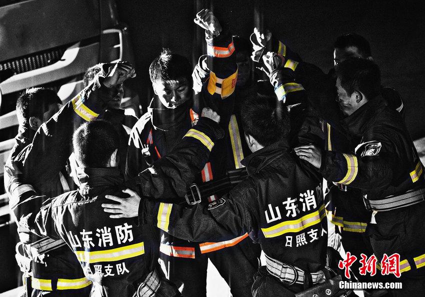 成都消防視覺大片霸氣十足 展“烈火雄心” 成都消防視覺大片霸氣十足 展“烈火雄心”