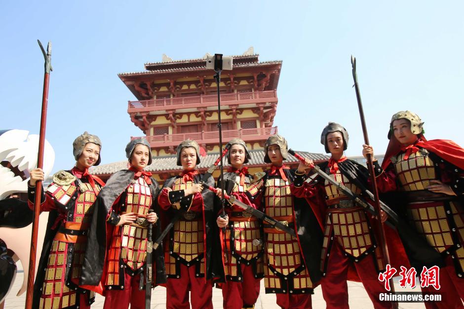 河南三國文化周 佳麗戎裝演繹“三國八美” 河南三國文化周 佳麗戎裝演繹“三國八美”