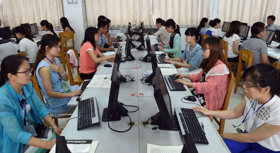 探訪河南高考閱卷現(xiàn)場(chǎng) 探訪河南高考閱卷現(xiàn)場(chǎng)